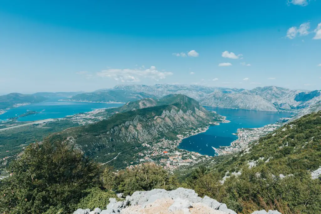 Uitzicht over Kotor-baai tijdens The Balkan Trail