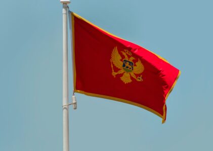 De vlag van Montenegro: betekenis, ontwerp en geschiedenis