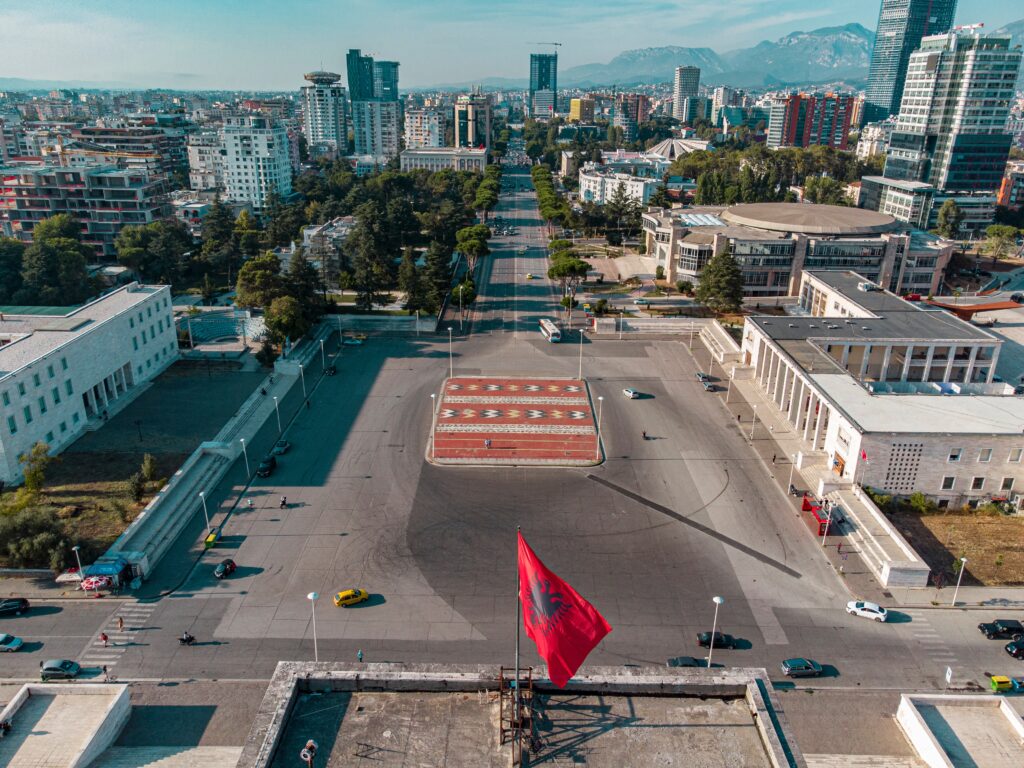 Gehesen vlag van Albanië