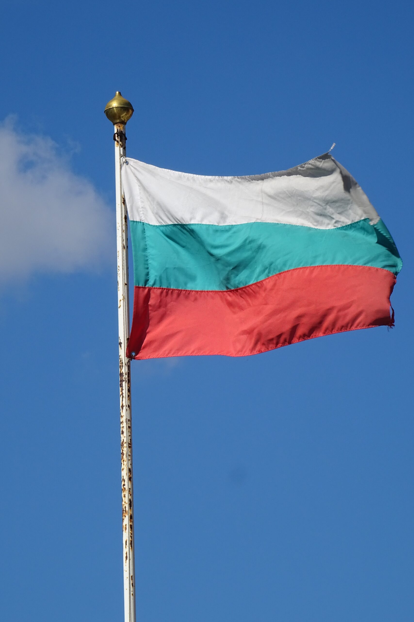 De vlag van Bulgarije: geschiedenis en betekenis