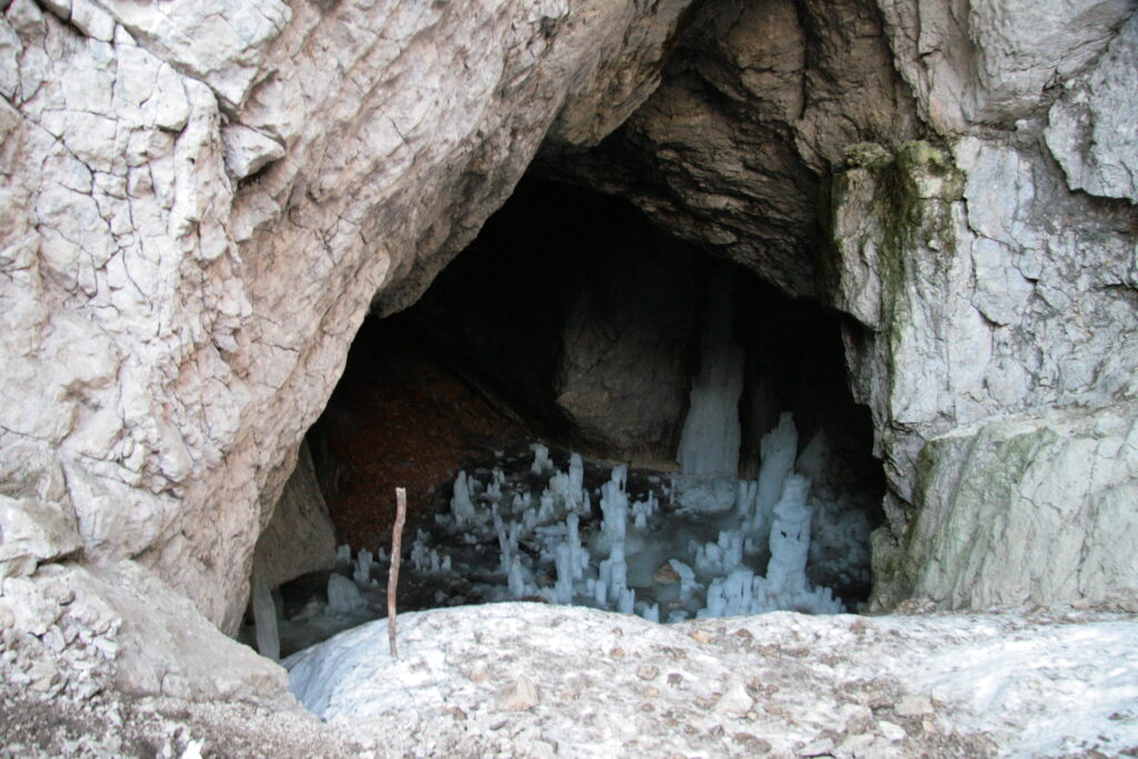 Ledena Pecina (Ice Cave) in Nationaal Park Durmitor, Montenegro
