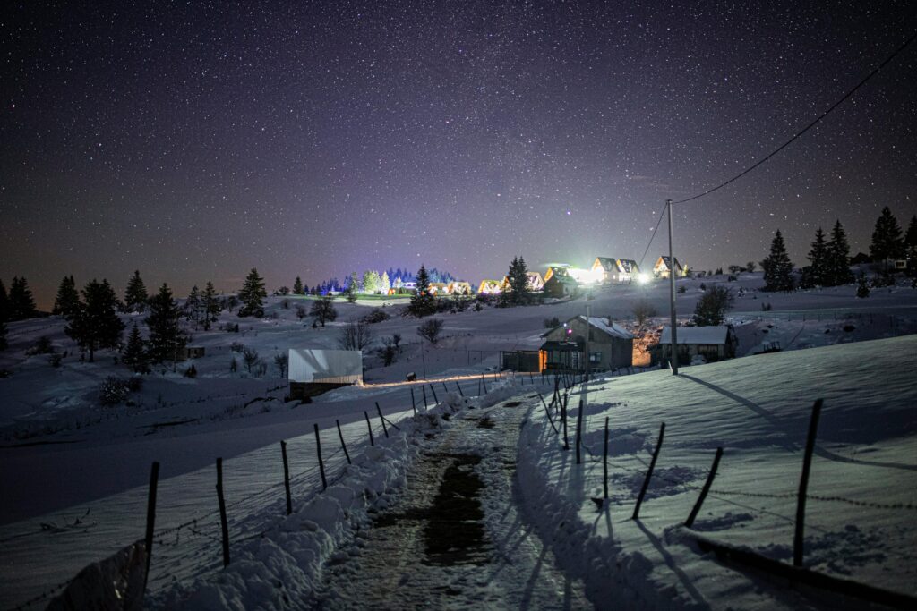 Skigebied Vlašić in de avond in Bosnië en Herzegovina