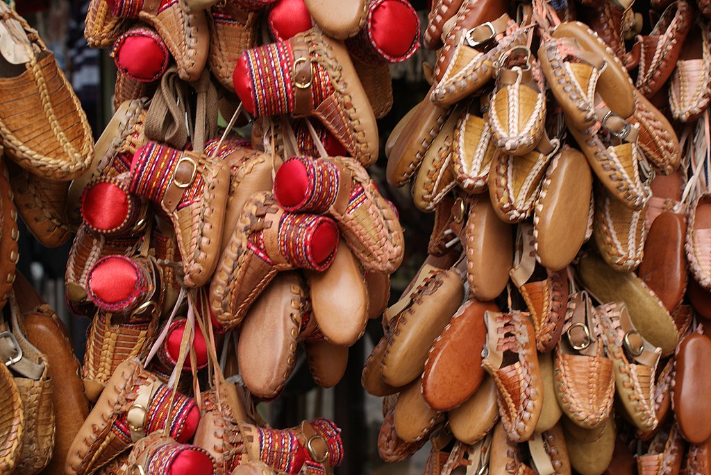 Traditionele Macedonische schoenen (Opinci)