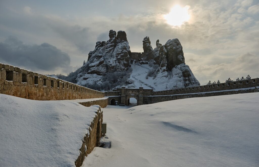 Belogradchik Fortress in Bulgarije in de winter