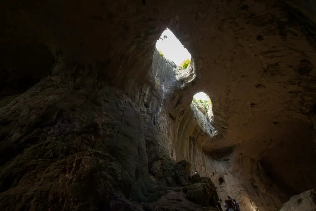 Ogen van God in Prohodna Cave