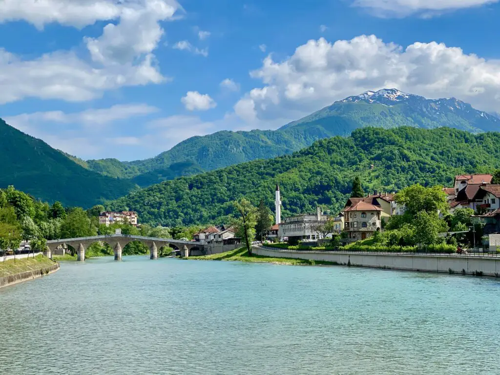 Neretva rivier en natuur in Konjic in Bosnië en Herzegovina