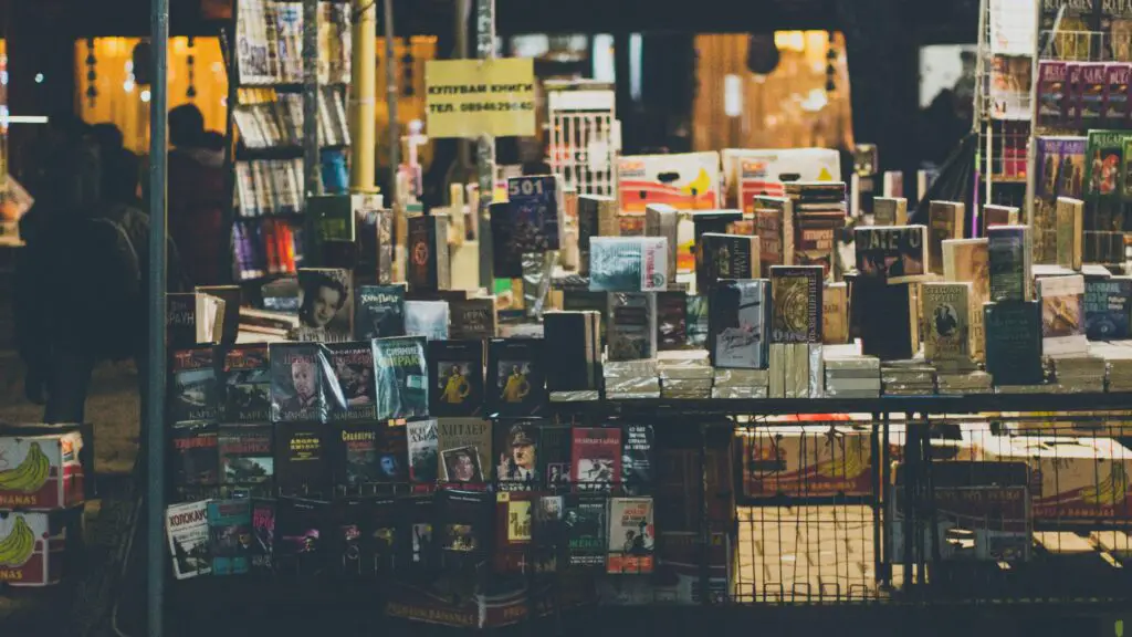 Souvenirwinkel met Bulgaarse boeken