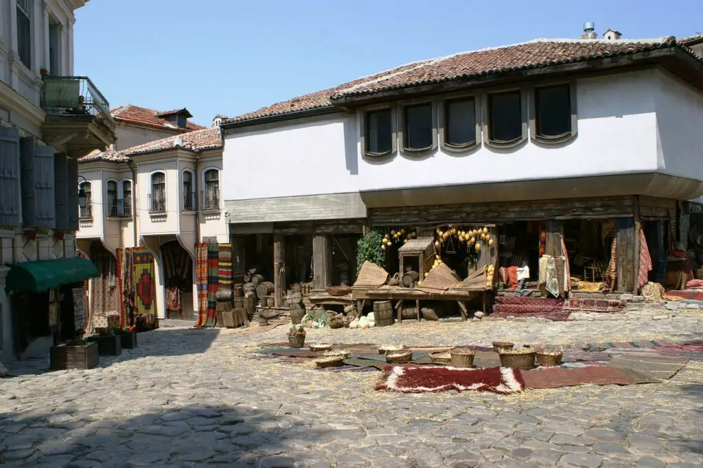 Plein in Plovdiv met Bulgaarse souvenirs