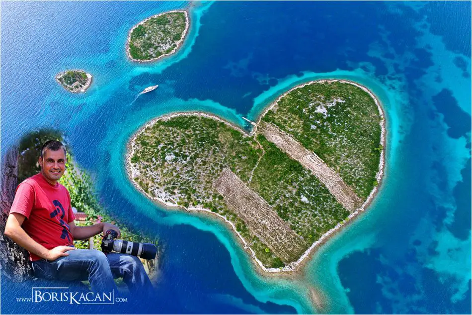 Hartvormige eiland Galešnjak 'Eiland van de Liefde' in Kroatië 