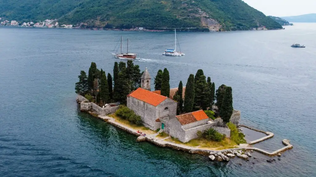 Sveti Đorđe Eiland van de Doden in de Baai van Kotor in Montenegro