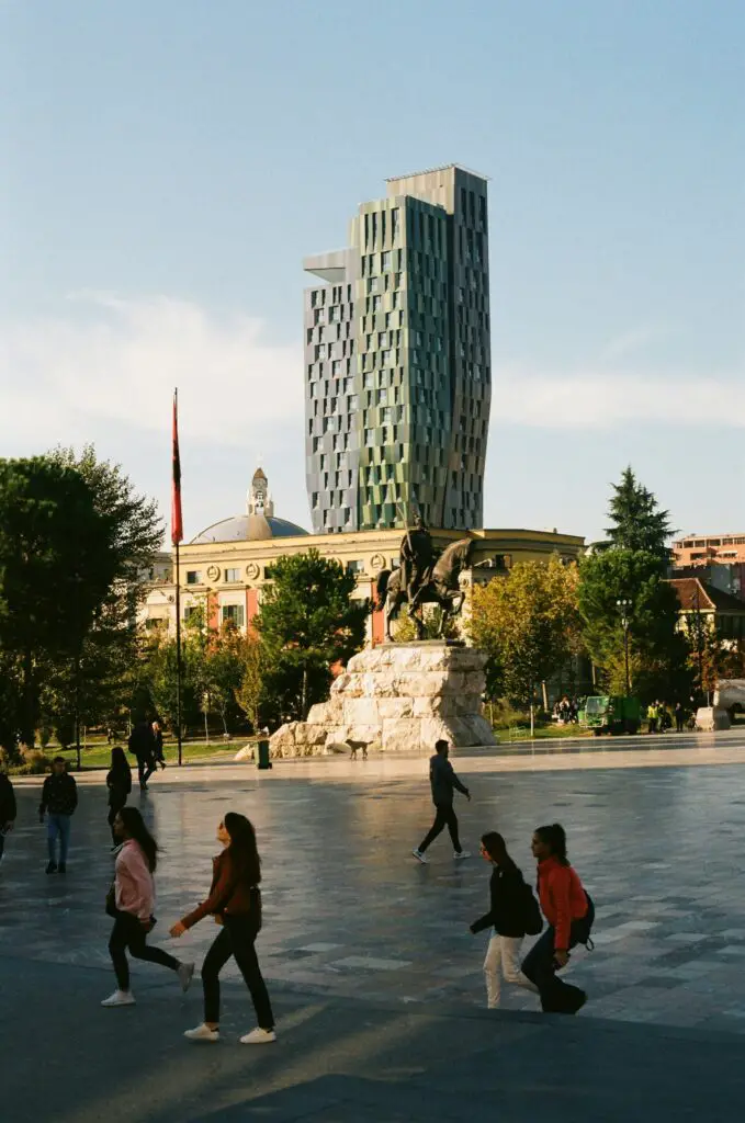 Standbeeld van Gjergj Kastrioti op Skanderbeg plein in Albanië