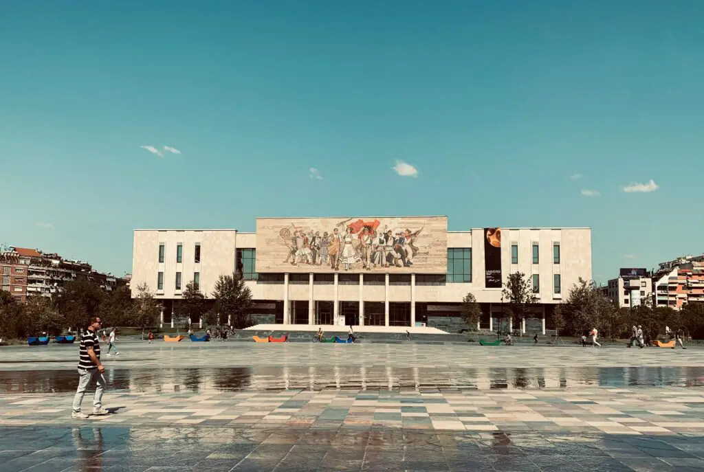 Bezoek Nationaal Historisch Museum Tirana tijdens stedentrip