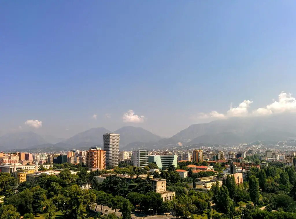 Uitzicht over Tirana tijdens stedentrip